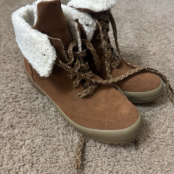 KEDS Camp Boots II Brown Suede Women's Boots with White Fur Lining - Picture 1 of 4